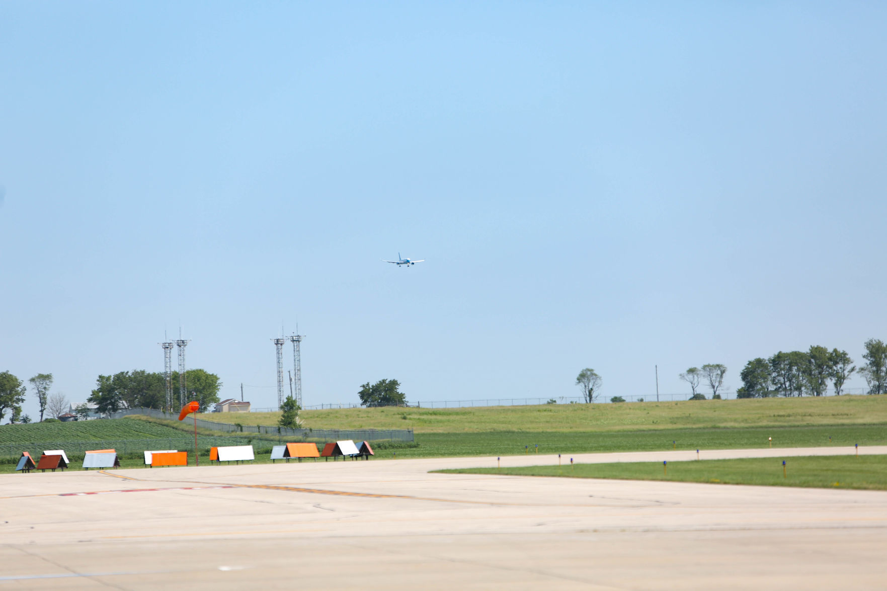 VP Pence arrives in Mason City (11).jpg